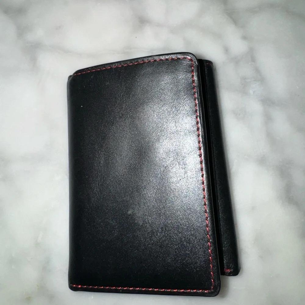 Roundtree & Yorke tri-fold wallet